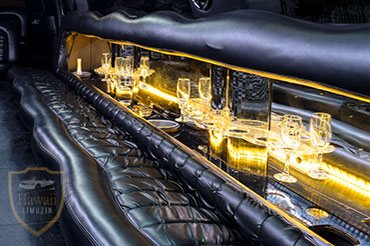 Gyönyörű Cadillac 18-fős limuzin belülről